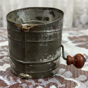 Vintage Rustic Farmhouse Atlas 1 Cup Flour Sifter Hand Crank With Wooden Knob